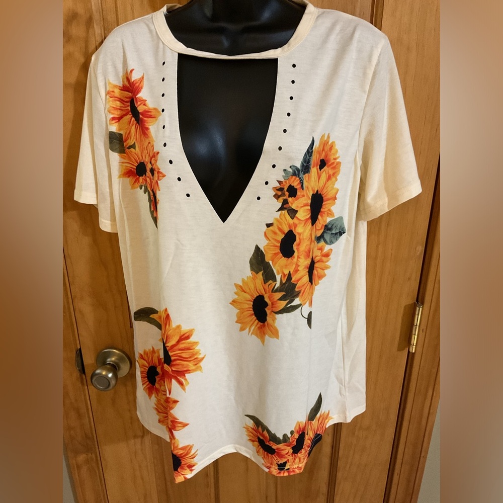 Boutique Sunflower Shirt - Picture 2 of 5